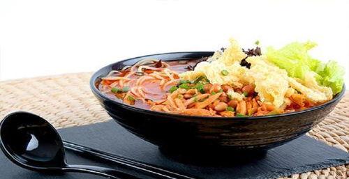 网红瓜妈吃螺蛳粉,揭秘螺蛳粉的独特魅力